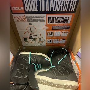 Thirty two women’s exit snow boots sz 6